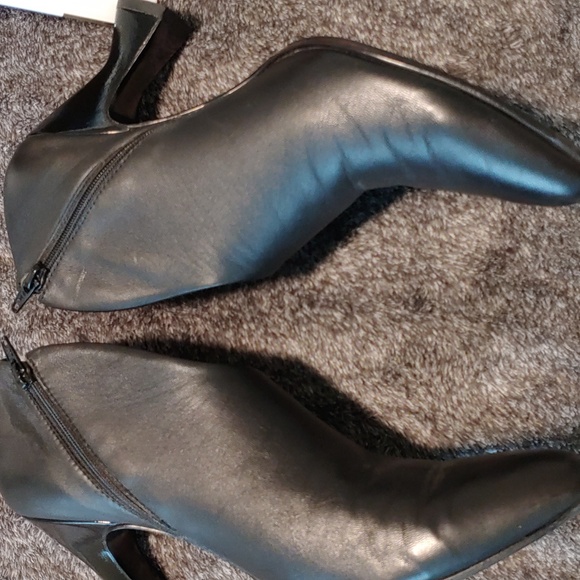 John Fluevog women bootie heel in good condition please see in photos - Picture 8 of 10